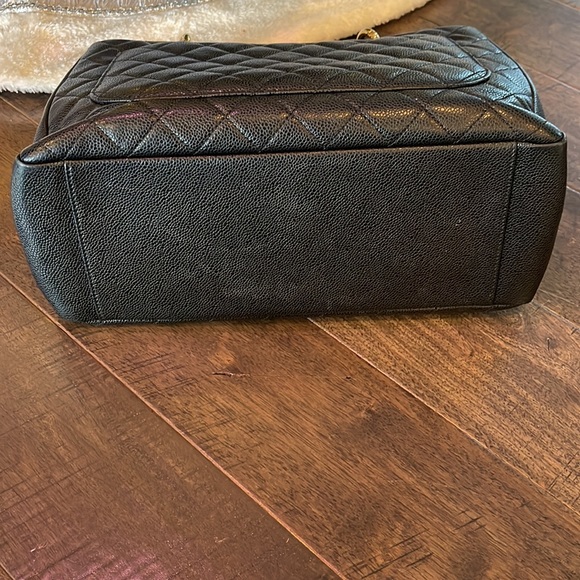 CHANEL GST CAVIAR TOTE - Picture 13 of 13